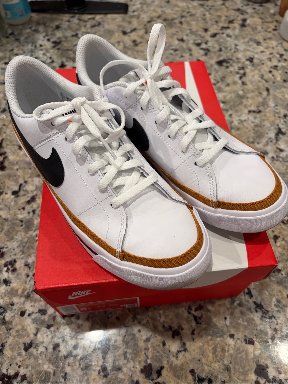 Nike court legacy Youth Size 7
